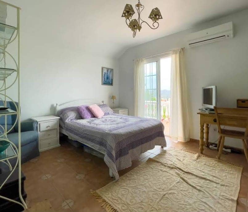 7 bedroom Villa for sale in Alhaurin de la Torre with pool - € 625,000 (Ref: 9491068)