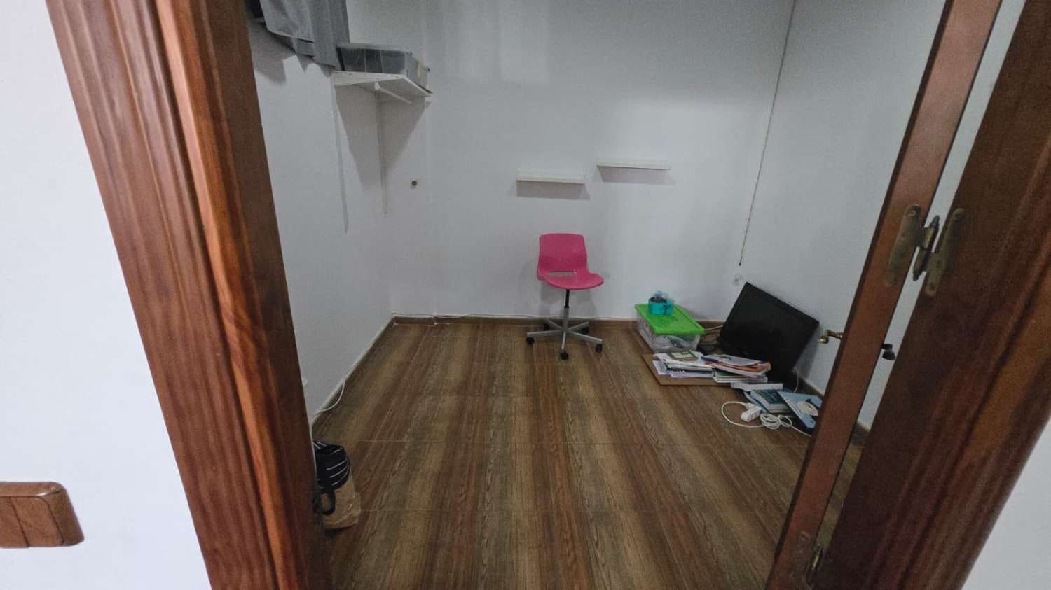 6 bedroom Villa for sale in Alhaurin de la Torre with pool - € 765,000 (Ref: 9496794)