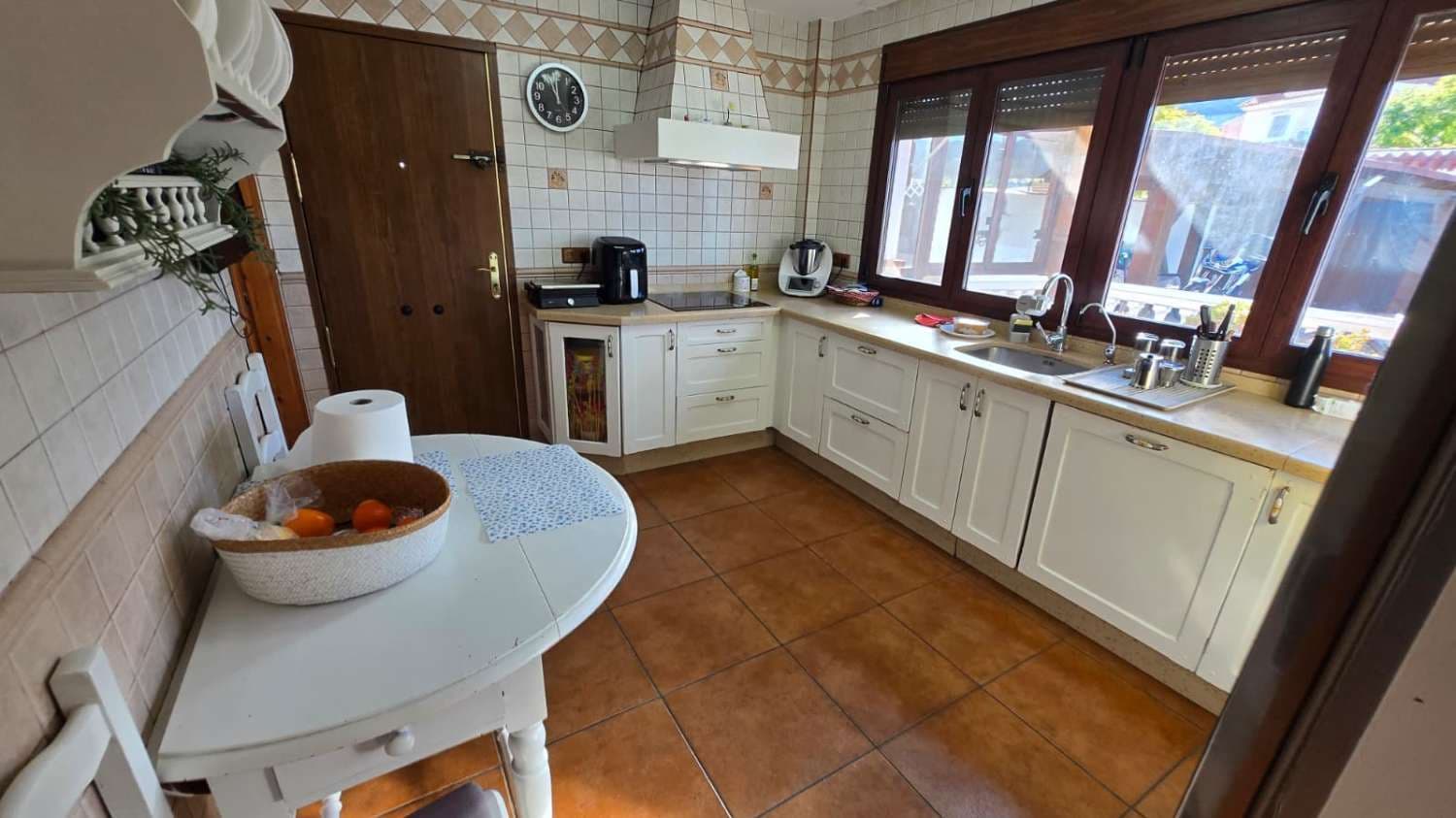 6 bedroom Villa for sale in Alhaurin de la Torre with pool - € 765,000 (Ref: 9496794)