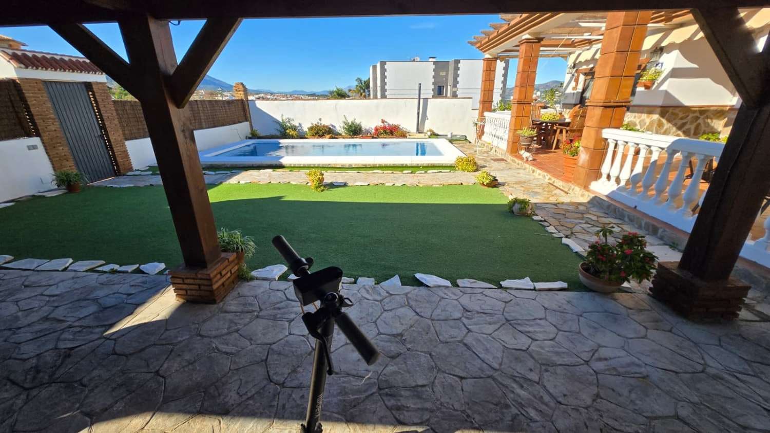 6 bedroom Villa for sale in Alhaurin de la Torre with pool - € 765,000 (Ref: 9496794)