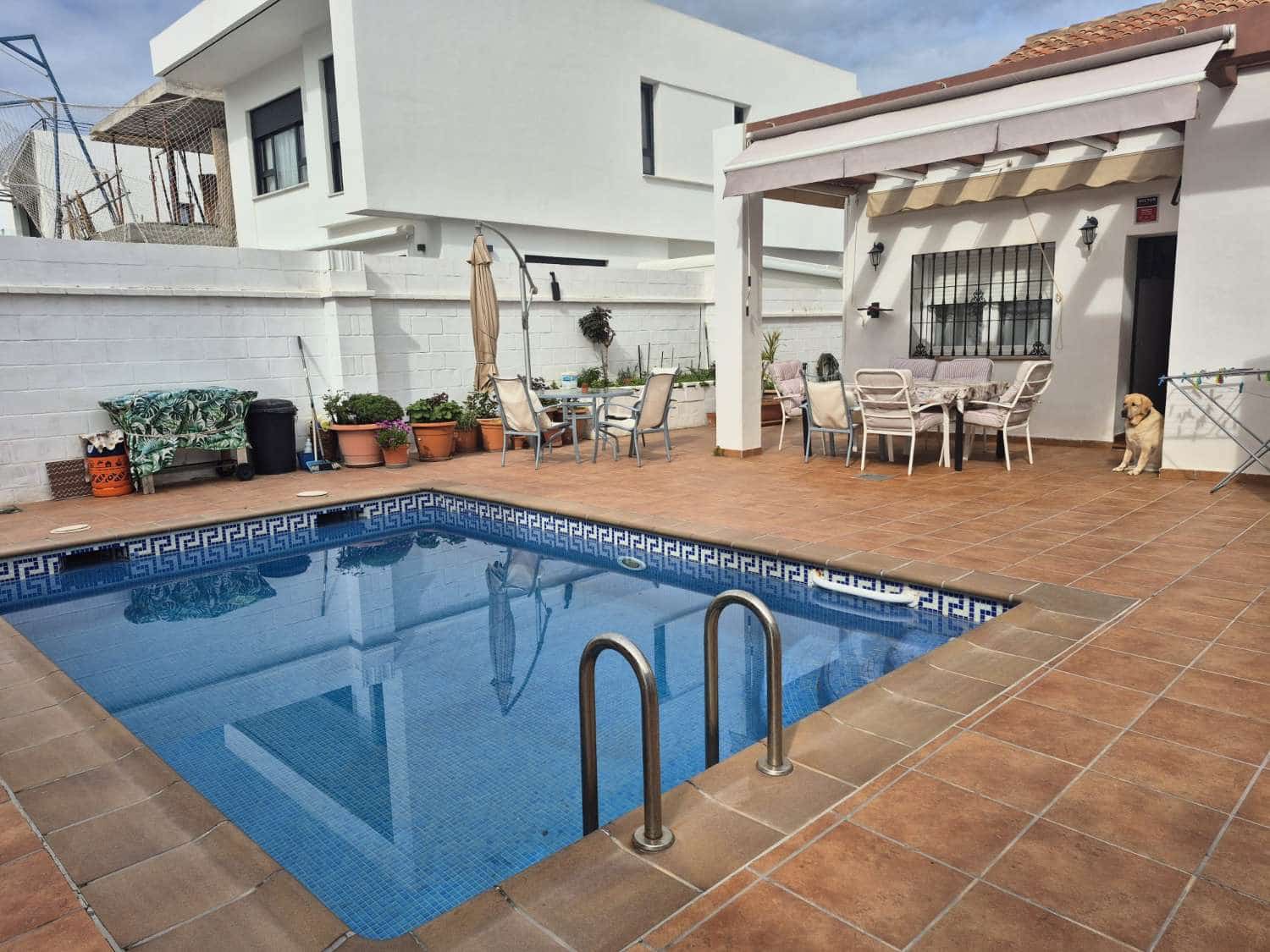 2 soverom Kjedet enebolig til salgs i Alhaurin de la Torre med svømmebasseng garasje - € 470 000 (Ref: 9665874)