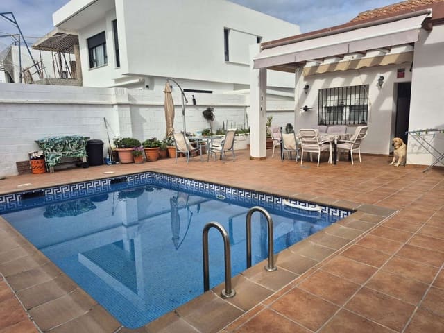 2 soverom Kjedet enebolig til salgs i Alhaurín de la Torre med svømmebasseng garasje - € 470 000 (Ref: 9665874)