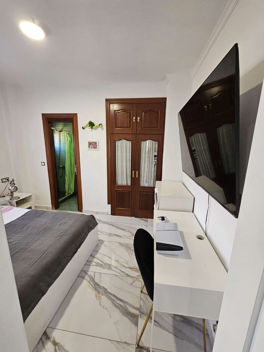 5 bedroom Villa for sale in Alhaurin de la Torre with pool garage - € 775,000 (Ref: 9676726)