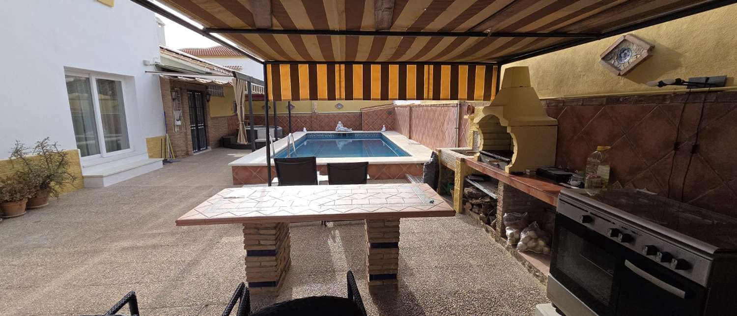 5 bedroom Villa for sale in Alhaurin de la Torre with pool garage - € 775,000 (Ref: 9676726)