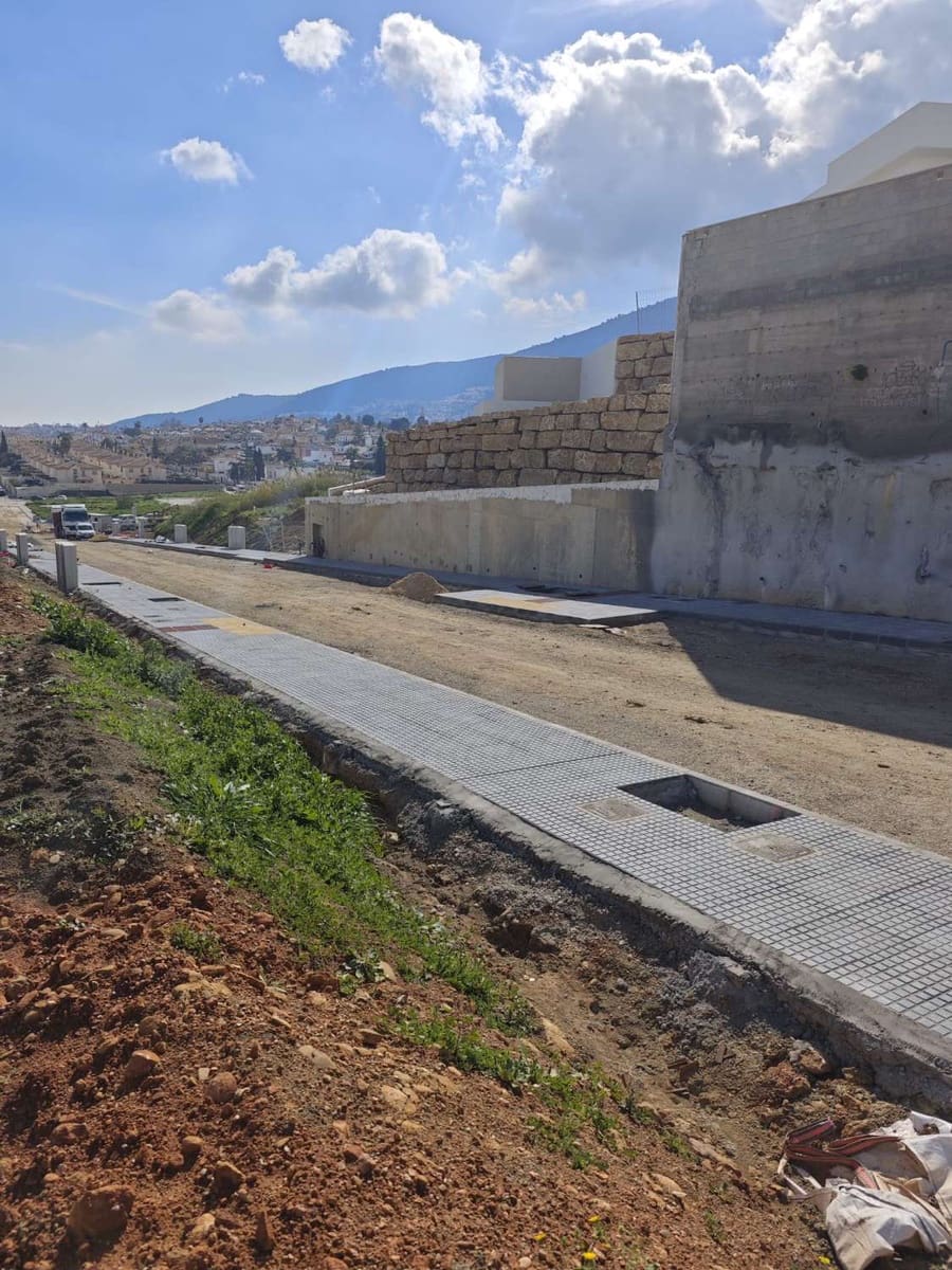 Building Plot for sale in Alhaurin de la Torre - € 390,000 (Ref: 9679423)