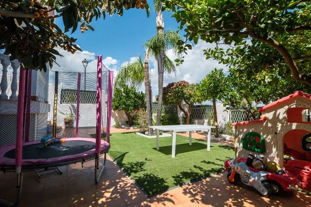 3 chambre Villa/Maison Semi-Mitoyenne à vendre à Alhaurín de la Torre avec piscine - 560 000 € (Ref: 9816968)