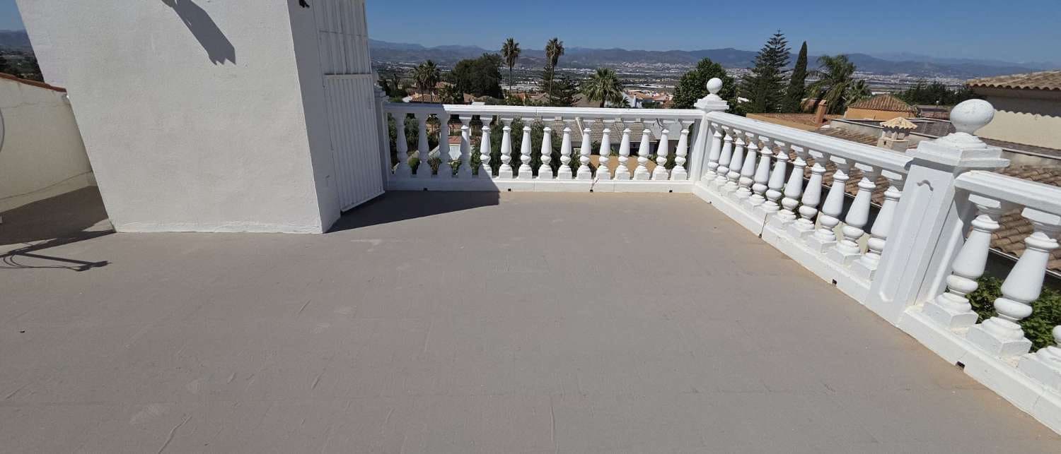 6 quarto Moradia Geminada para venda em Alhaurin de la Torre com piscina - 575 000 € (Ref: 9859041)