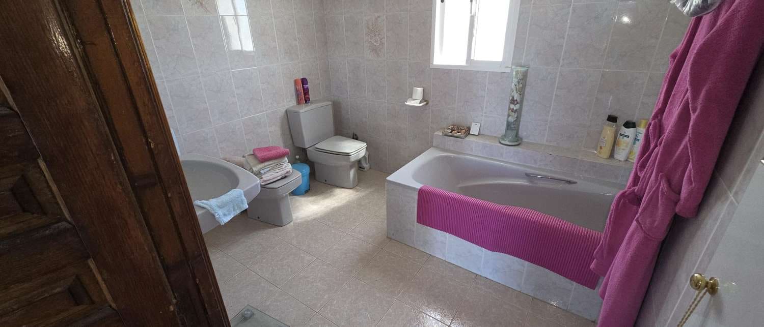 6 quarto Moradia Geminada para venda em Alhaurin de la Torre com piscina - 575 000 € (Ref: 9859041)