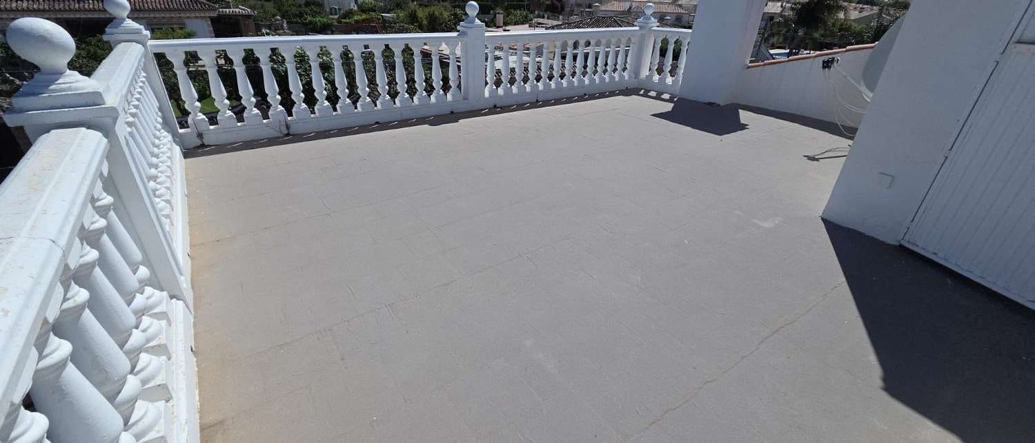 6 quarto Moradia Geminada para venda em Alhaurin de la Torre com piscina - 575 000 € (Ref: 9859041)