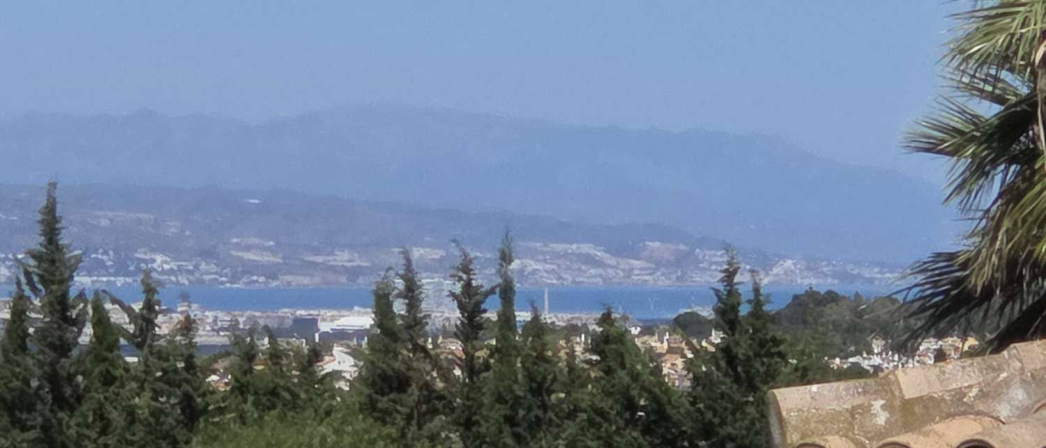 6 quarto Moradia Geminada para venda em Alhaurin de la Torre com piscina - 575 000 € (Ref: 9859041)
