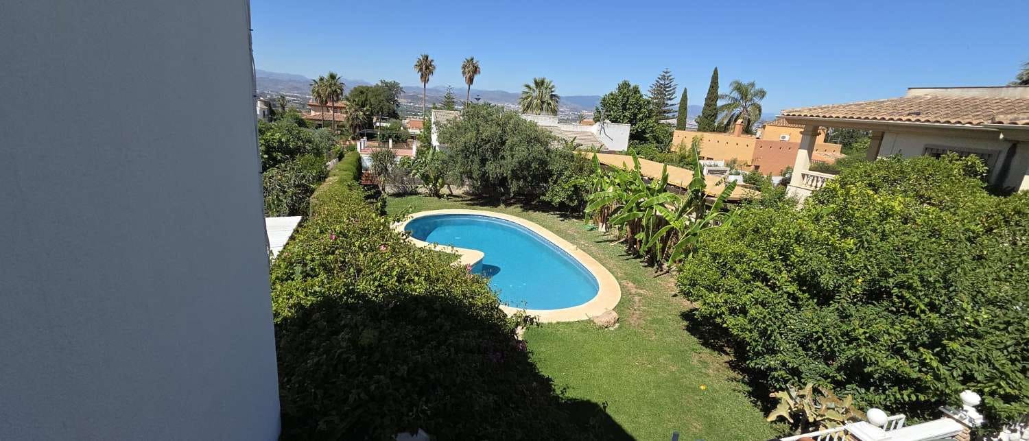 6 quarto Moradia Geminada para venda em Alhaurin de la Torre com piscina - 575 000 € (Ref: 9859041)