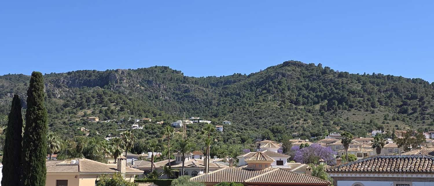 6 quarto Moradia Geminada para venda em Alhaurin de la Torre com piscina - 575 000 € (Ref: 9859041)
