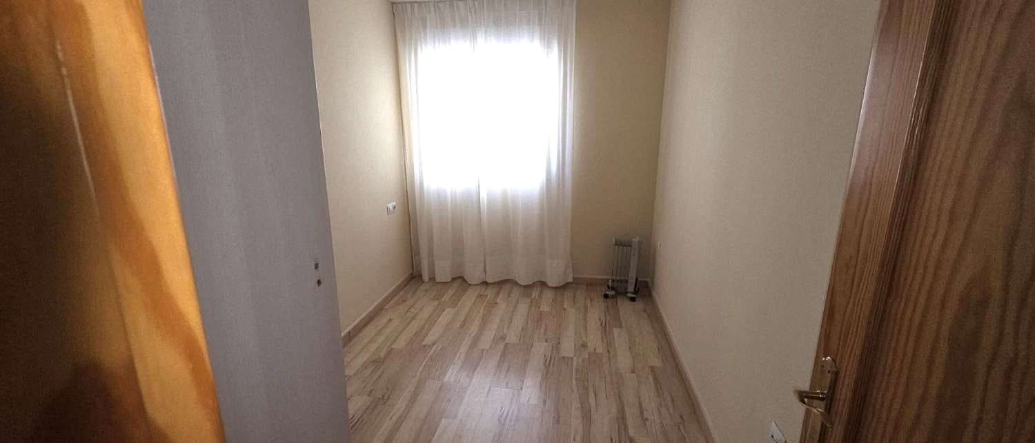 Villa/Maison Semi-Mitoyenne de 3 chambres à louer à Alhaurin de la Torre avec garage - 1 350 € (Ref: 9859042)