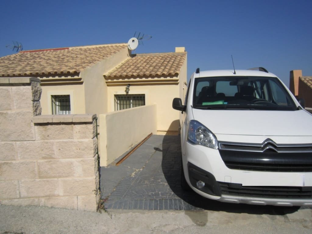 Villa/Maison Semi-Mitoyenne de 3 chambres à louer à Alhaurin de la Torre avec garage - 1 350 € (Ref: 9859042)