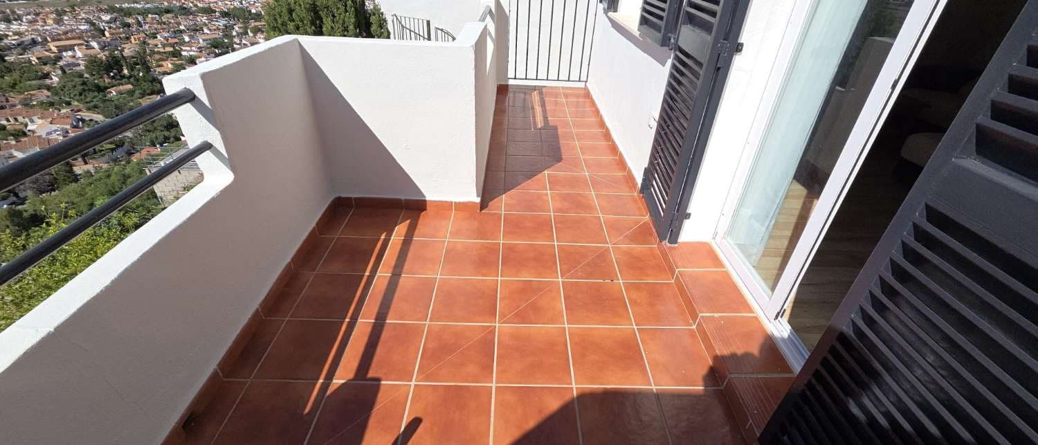 Villa/Maison Semi-Mitoyenne de 3 chambres à louer à Alhaurin de la Torre avec garage - 1 350 € (Ref: 9859042)
