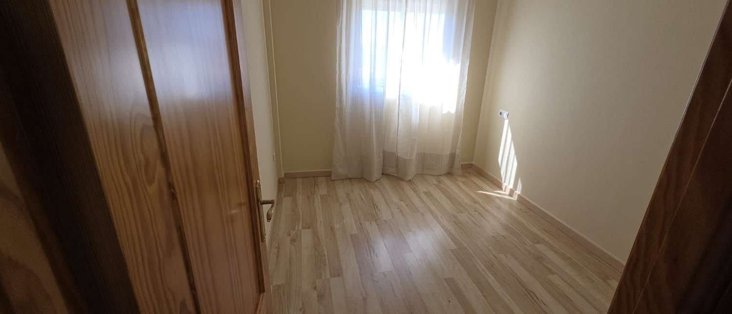 Villa/Maison Semi-Mitoyenne de 3 chambres à louer à Alhaurin de la Torre avec garage - 1 350 € (Ref: 9859042)