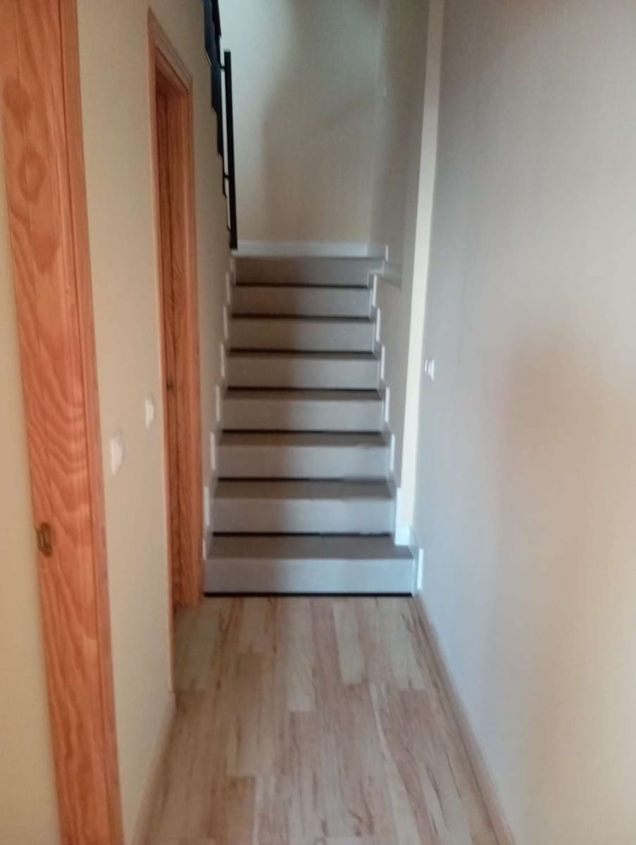 Villa/Maison Semi-Mitoyenne de 3 chambres à louer à Alhaurin de la Torre avec garage - 1 350 € (Ref: 9859042)