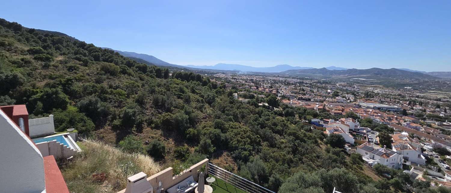 Villa/Maison Semi-Mitoyenne de 3 chambres à louer à Alhaurin de la Torre avec garage - 1 350 € (Ref: 9859042)