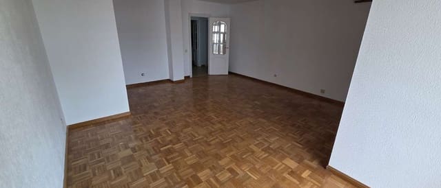 4 slaapkamer Penthouse te huur in Málaga stad met garage - € 2.200 (Ref: 9974622)
