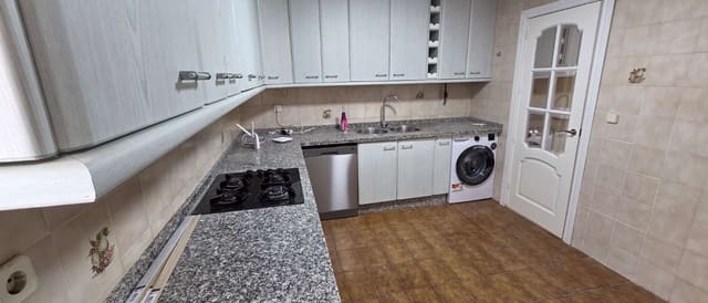 4 slaapkamer Penthouse te huur in Málaga stad met garage - € 2.200 (Ref: 9974622)