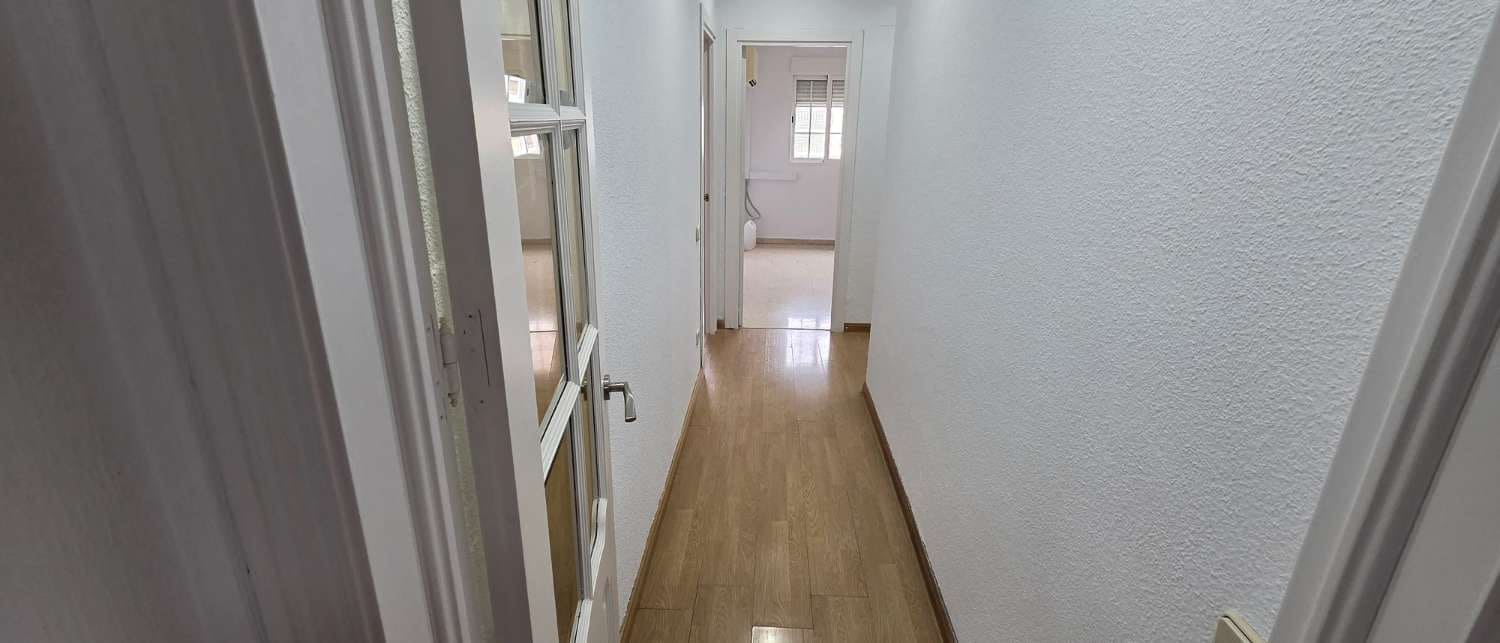 4 slaapkamer Penthouse te huur in Malaga stad met garage - € 2.200 (Ref: 9974622)