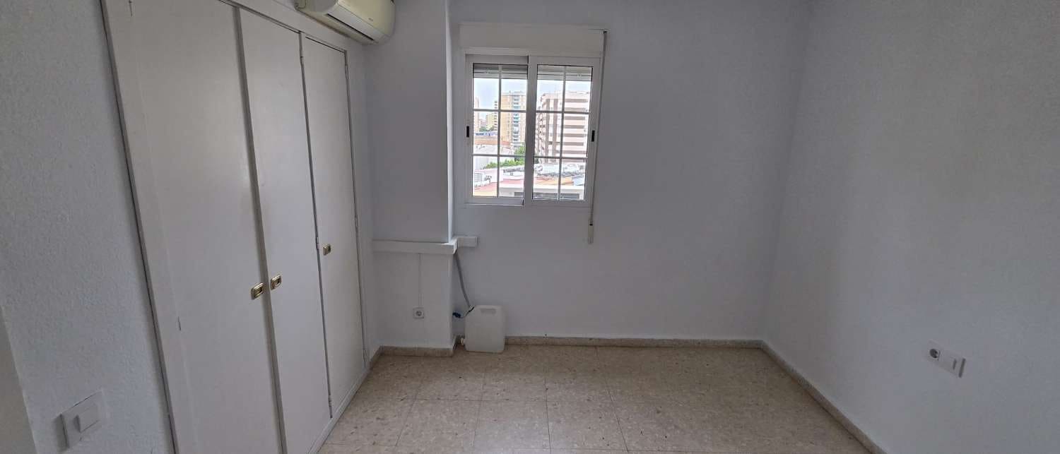 4 slaapkamer Penthouse te huur in Malaga stad met garage - € 2.200 (Ref: 9974622)