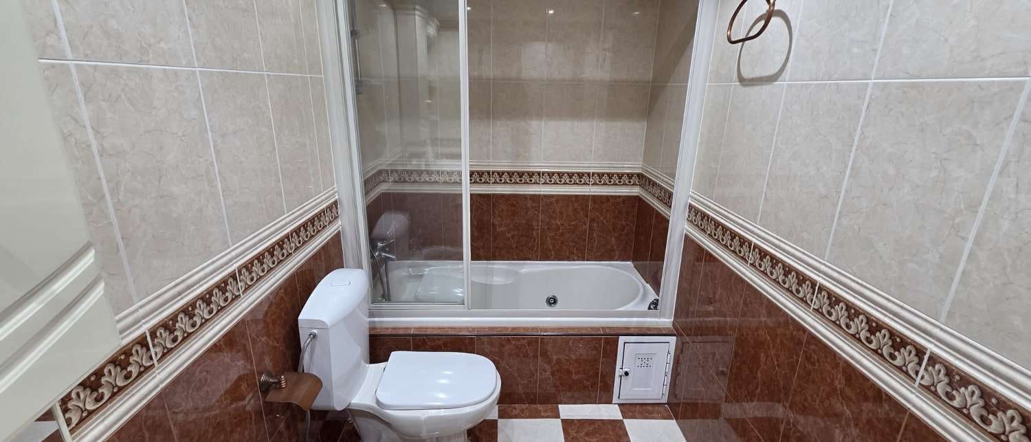 4 slaapkamer Penthouse te huur in Malaga stad met garage - € 2.200 (Ref: 9974622)
