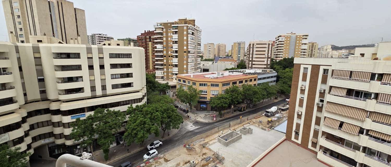 4 slaapkamer Penthouse te huur in Malaga stad met garage - € 2.200 (Ref: 9974622)