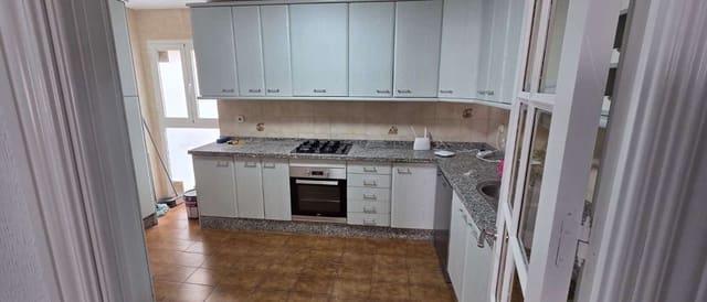 4 slaapkamer Penthouse te huur in Málaga stad met garage - € 2.200 (Ref: 9974622)