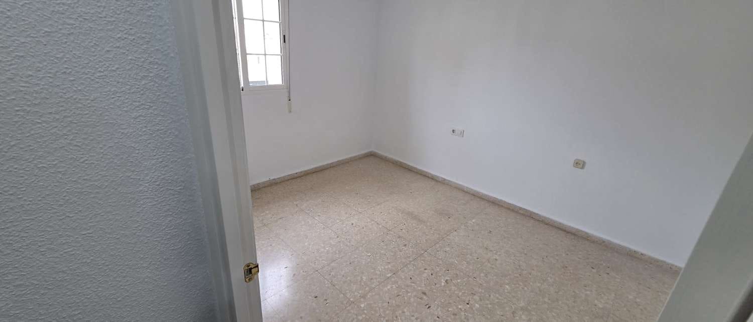 4 slaapkamer Penthouse te huur in Malaga stad met garage - € 2.200 (Ref: 9974622)
