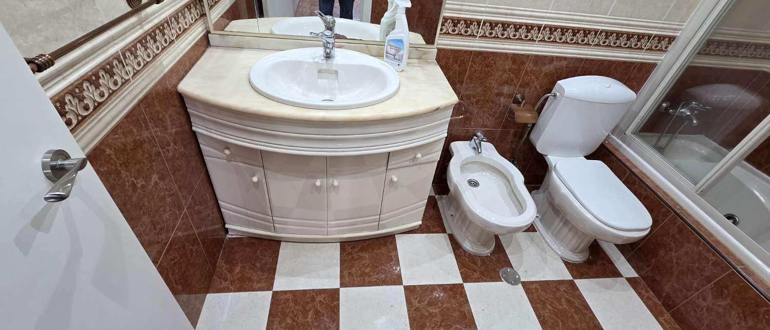 4 slaapkamer Penthouse te huur in Malaga stad met garage - € 2.200 (Ref: 9974622)