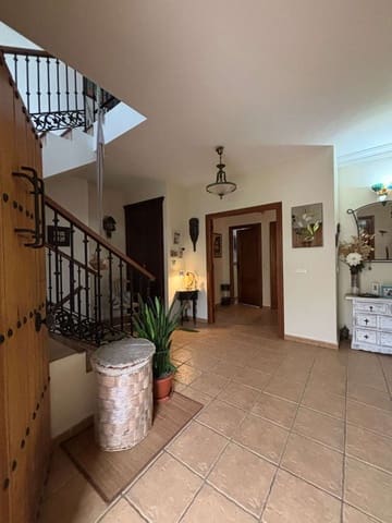 Chalet de 4 habitaciones en Alhaurín de la Torre en venta con piscina - 698.000 € (Ref: 9981792)