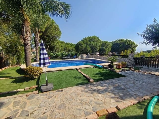 Chalet de 4 habitaciones en Alhaurín de la Torre en venta con piscina - 698.000 € (Ref: 9981792)