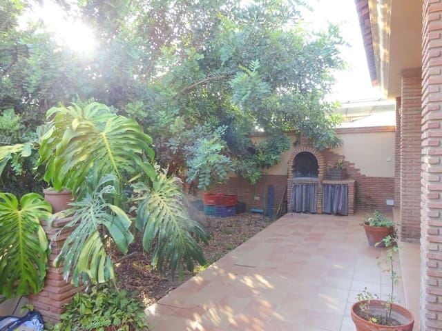 4 soverom Kjedet enebolig til salgs i Alhaurín de la Torre - € 595 000 (Ref: 9998024)