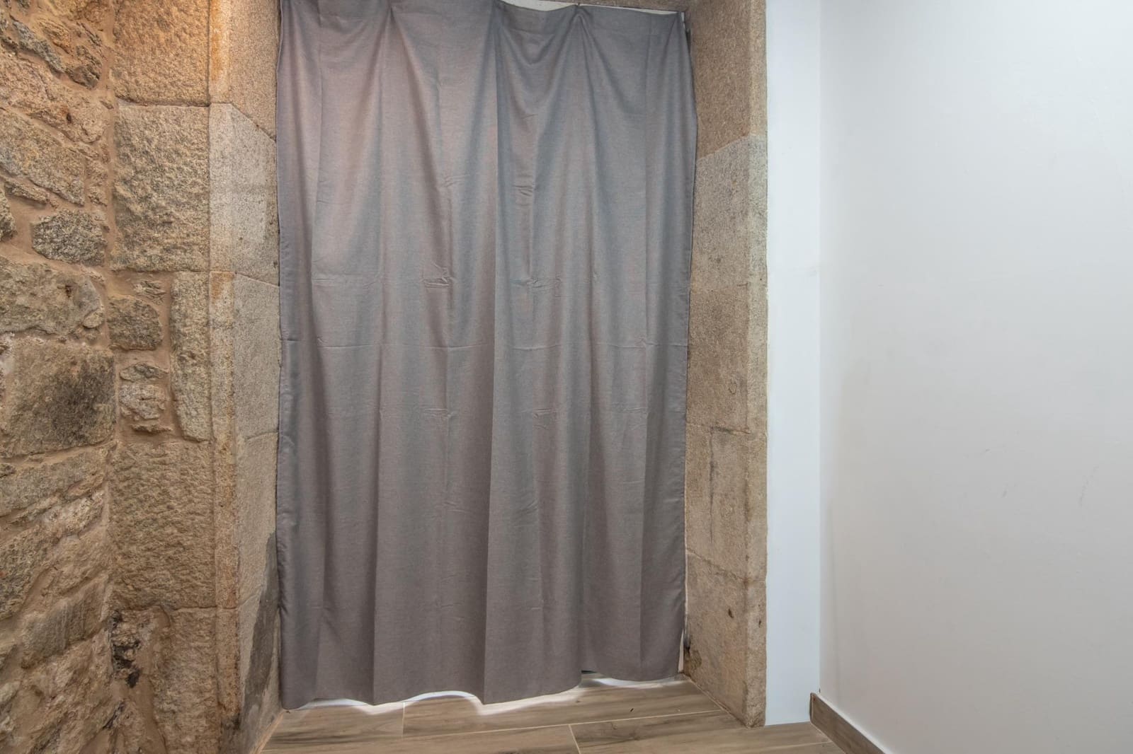 Commercial for rent in A Coruna city - € 1,850 (Ref: 10035500)