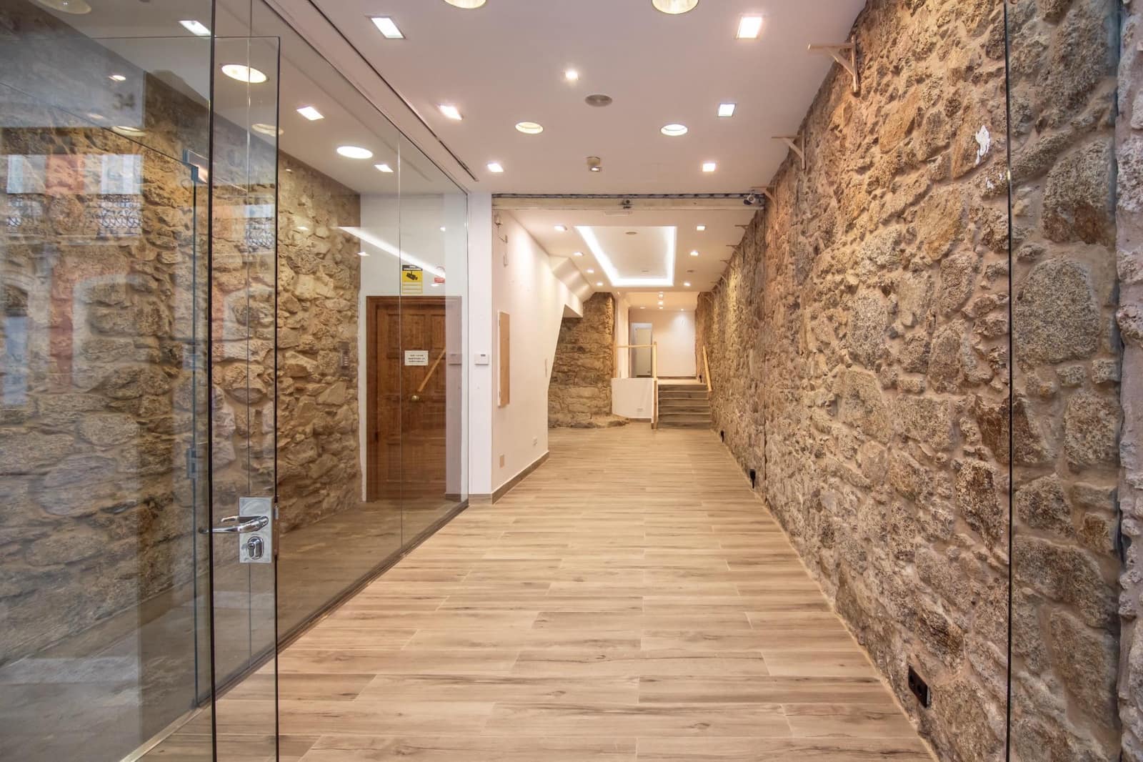 Commercial for rent in A Coruna city - € 1,850 (Ref: 10035500)