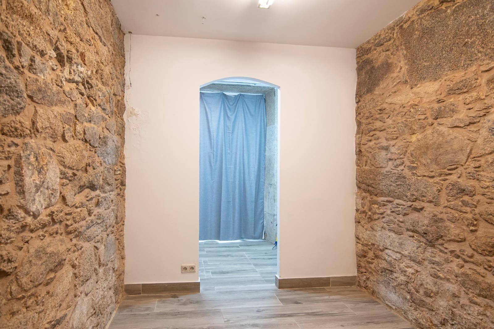 Commercial for rent in A Coruna city - € 1,850 (Ref: 10035500)