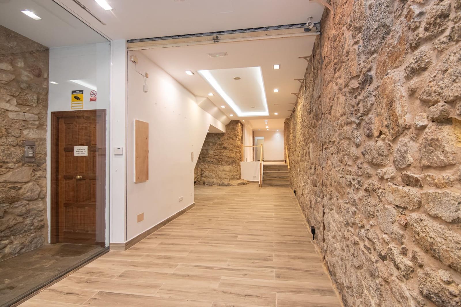 Commercial for rent in A Coruna city - € 1,850 (Ref: 10035500)