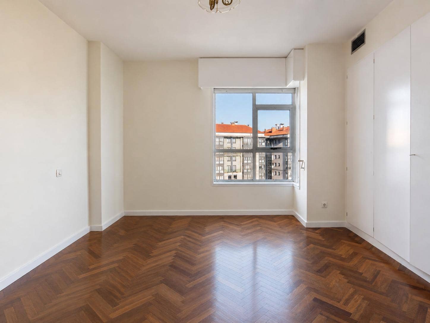 3 bedroom Flat for sale in A Coruna city with garage - € 339,000 (Ref: 10049509)