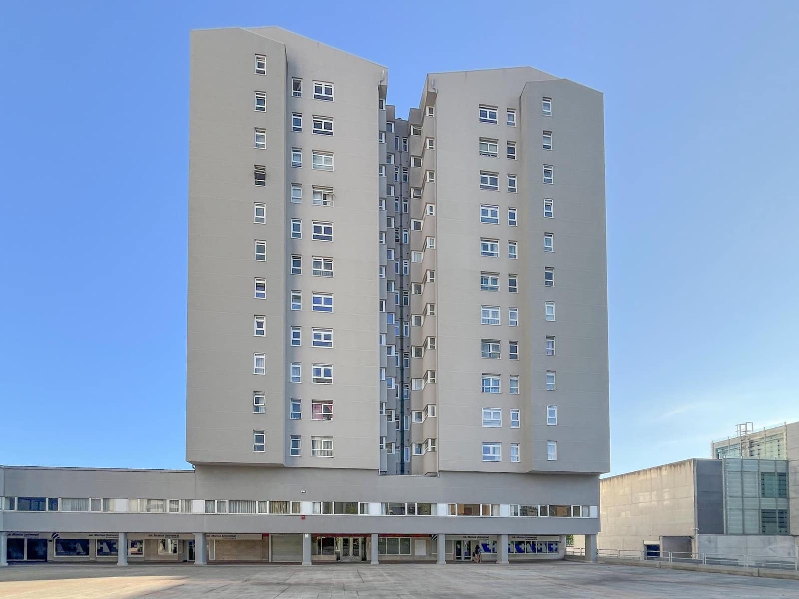 3 bedroom Flat for sale in A Coruna city with garage - € 339,000 (Ref: 10049509)