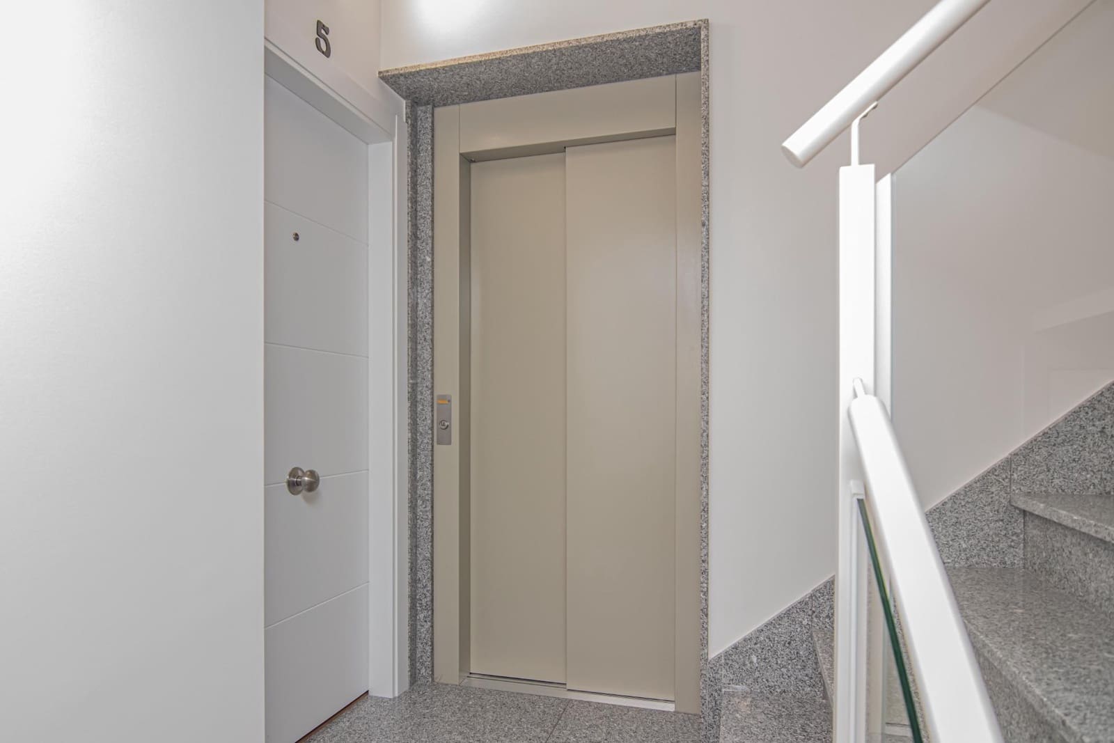 3 slaapkamer Flat te koop in A Coruna stad - € 360.000 (Ref: 10094860)