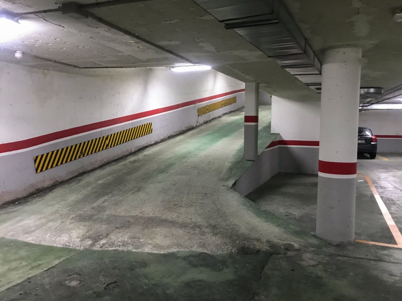 Autotalli vuokrattavana paikassa A Coruna kaupunki - 100 € (Ref: 10136215)