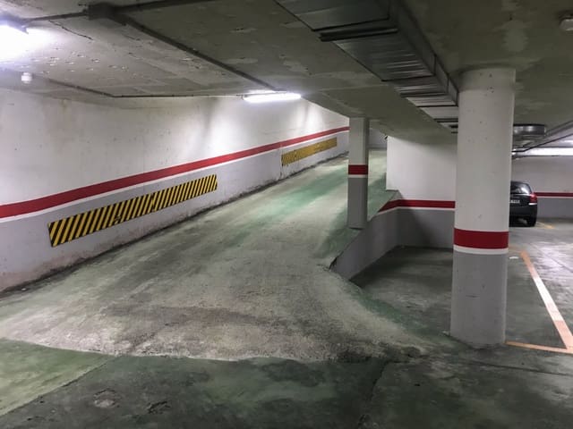 Garaje en A Coruña ciudad en alquiler - 100 € (Ref: 10136215)