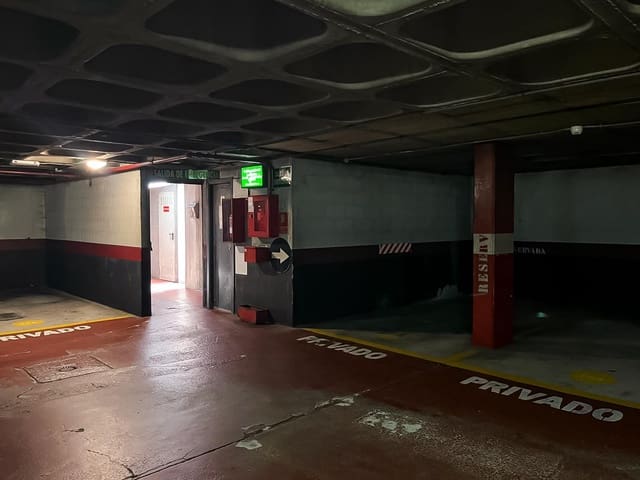 Garage til leje i A Coruña by - € 100 (Ref: 10147280)