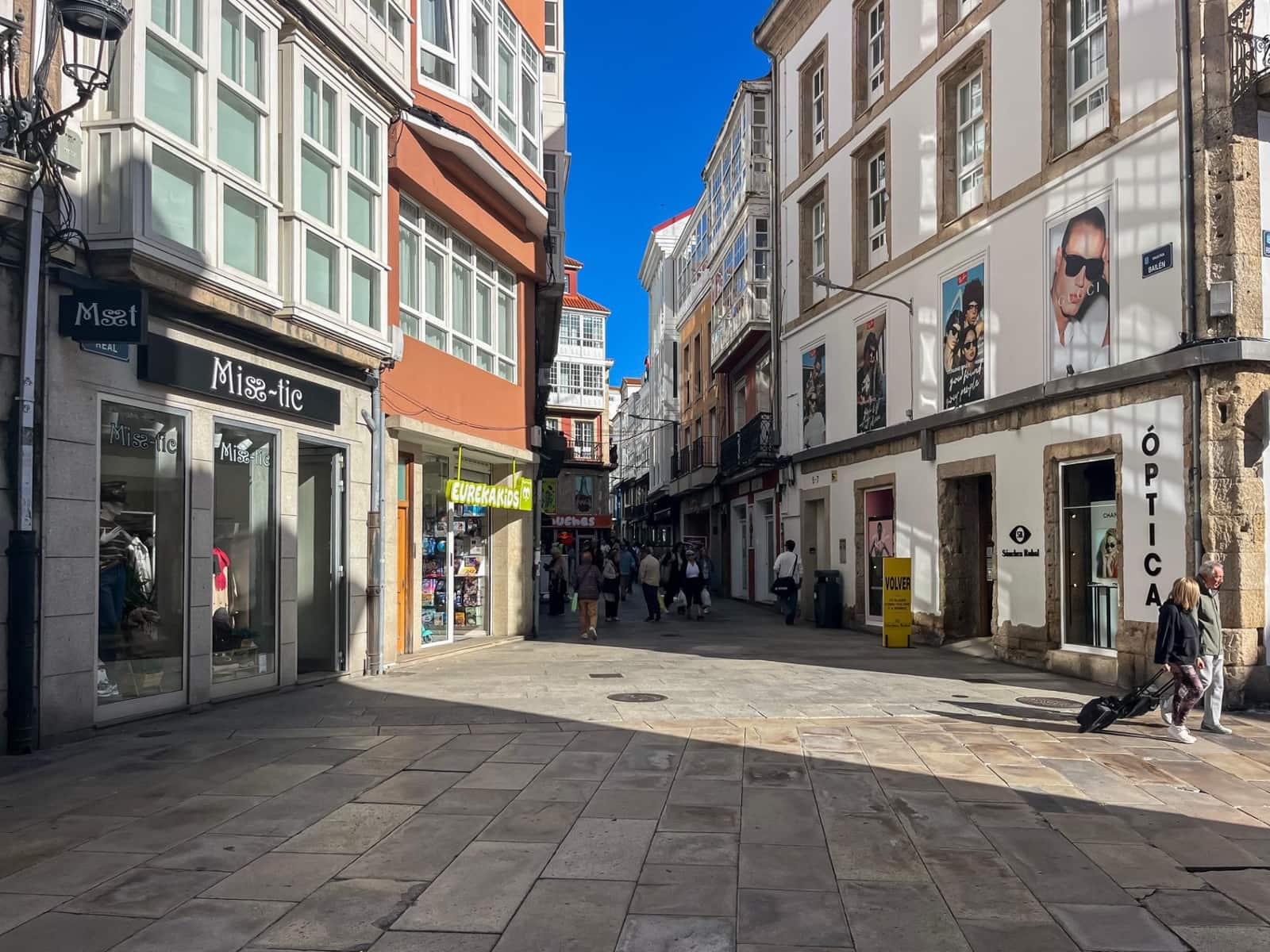 Commercieel te huur in A Coruna stad - € 2.300 (Ref: 10155419)