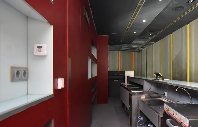 Kommersiell til salgs i La Coruña by - € 110 000 (Ref: 9185759)