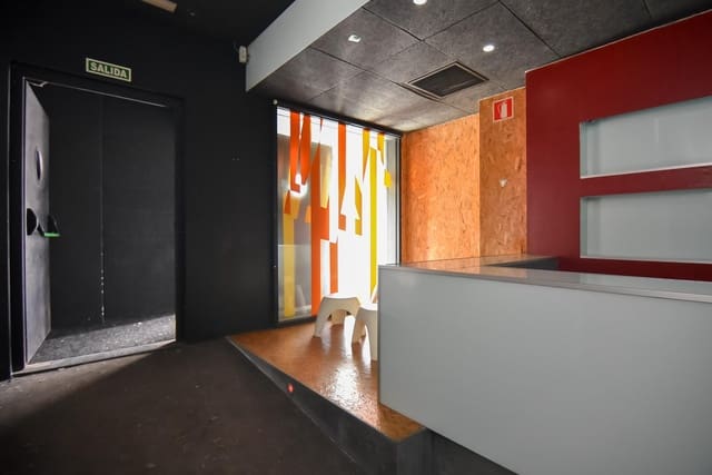 Kommersiell til salgs i La Coruña by - € 110 000 (Ref: 9185759)