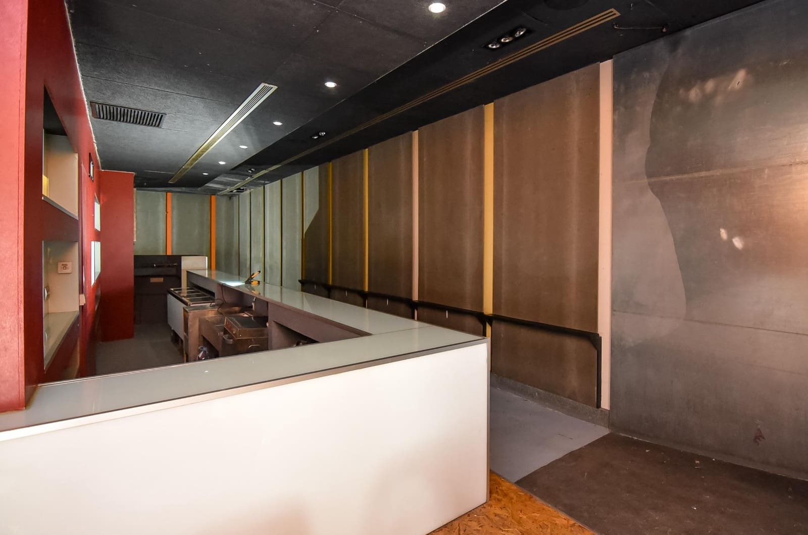 Erhverv til salg i A Coruna by - € 110.000 (Ref: 9185759)