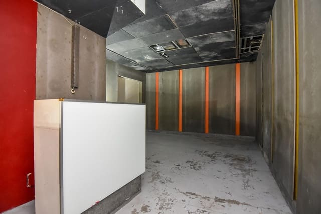 Kommersiell til salgs i La Coruña by - € 110 000 (Ref: 9185759)