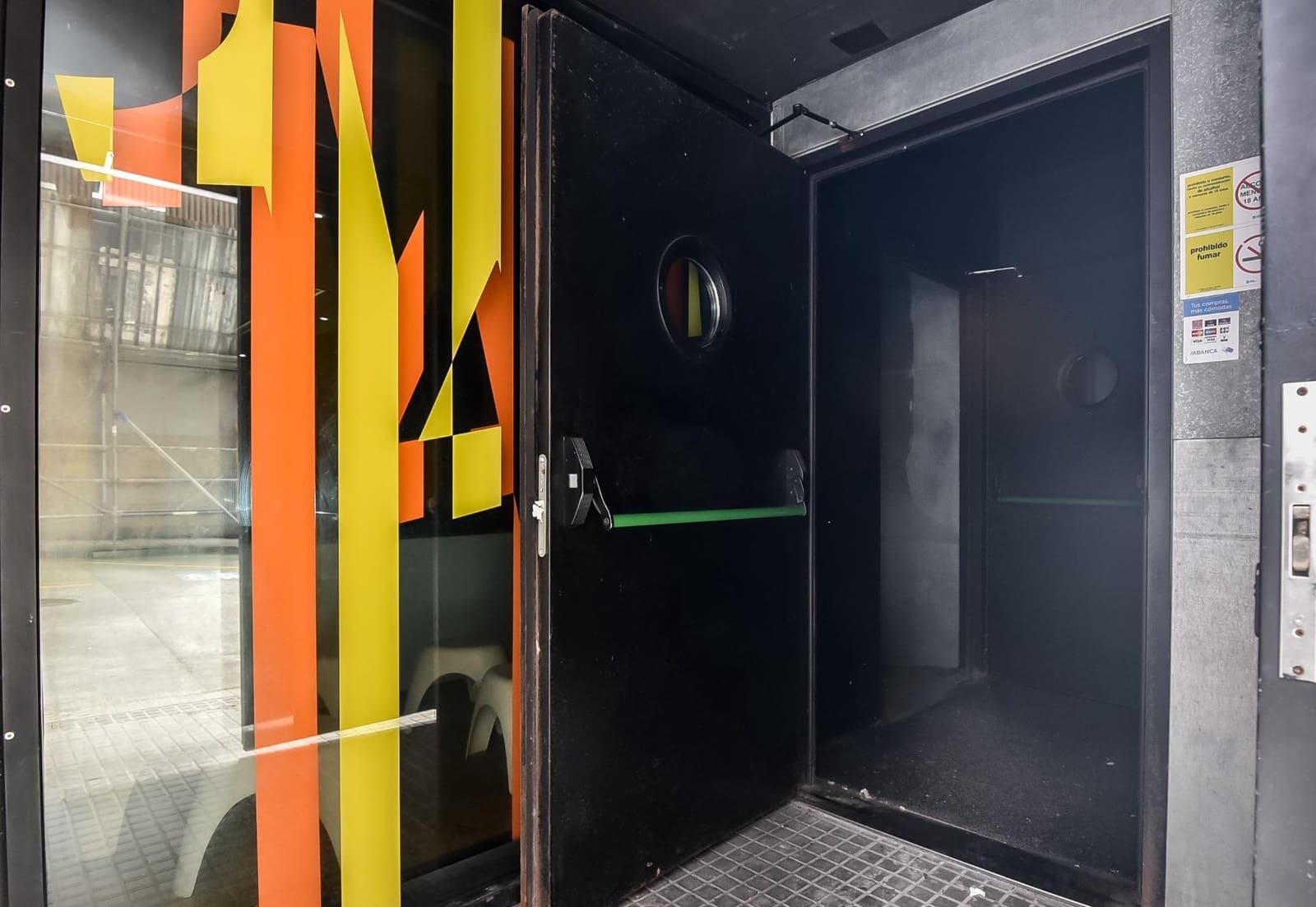 Erhverv til salg i A Coruna by - € 110.000 (Ref: 9185759)